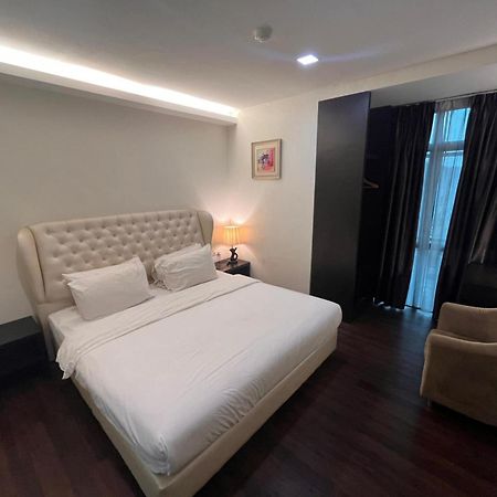 Capital O 91074 Grand World Hotel Джохор-Бару Екстер'єр фото