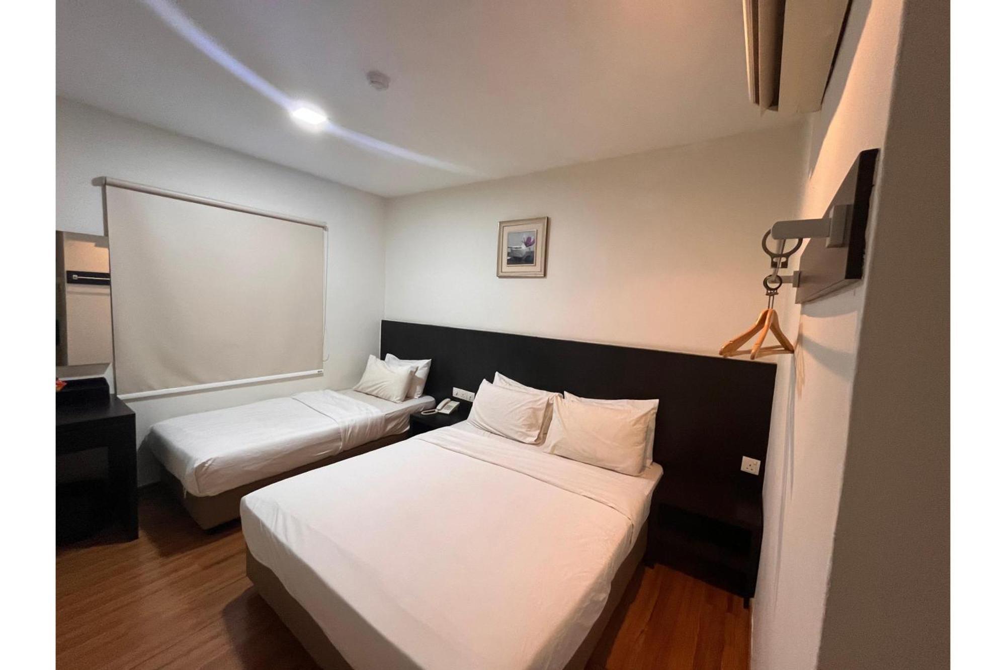 Capital O 91074 Grand World Hotel Джохор-Бару Екстер'єр фото
