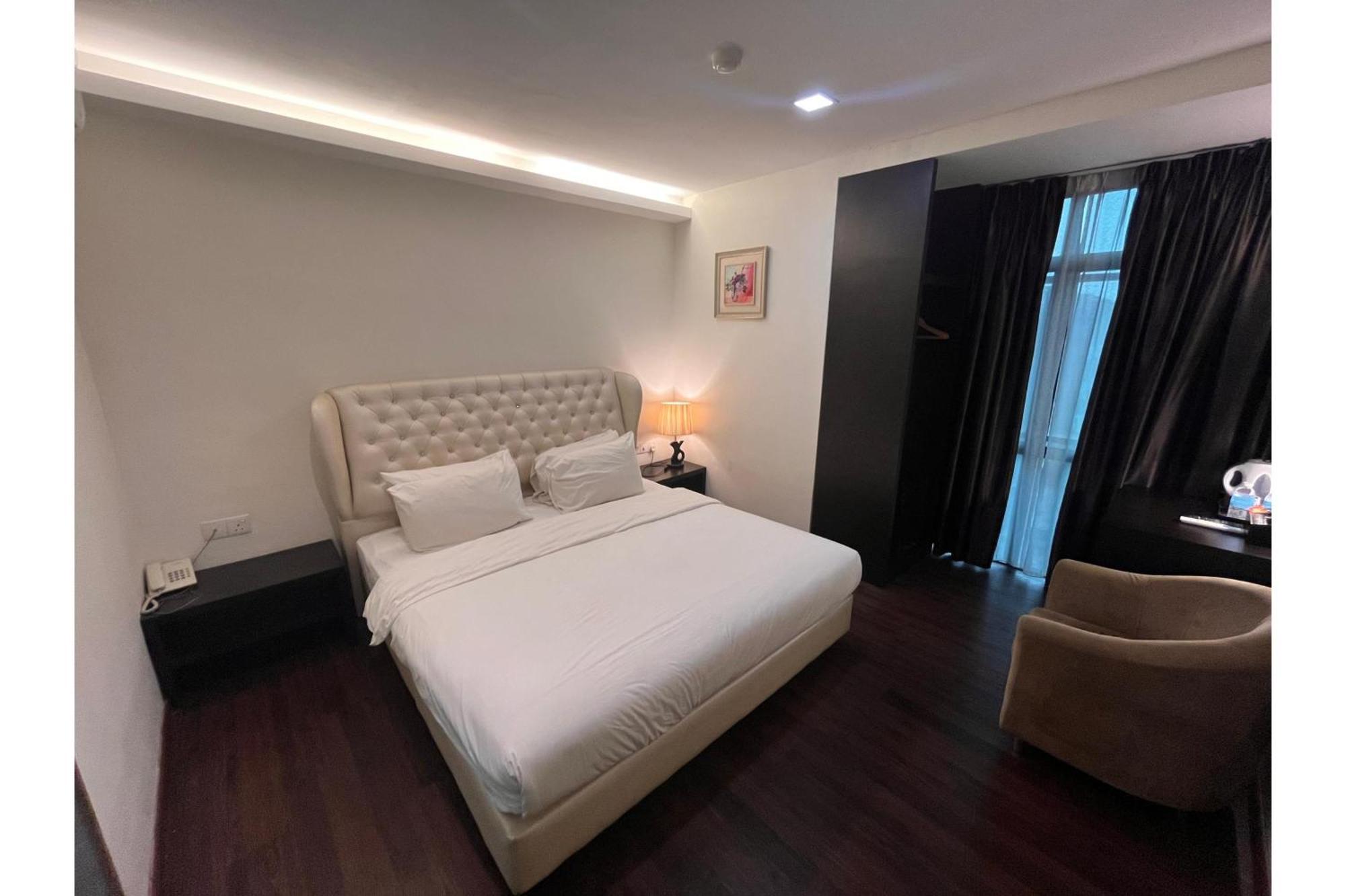 Capital O 91074 Grand World Hotel Джохор-Бару Екстер'єр фото