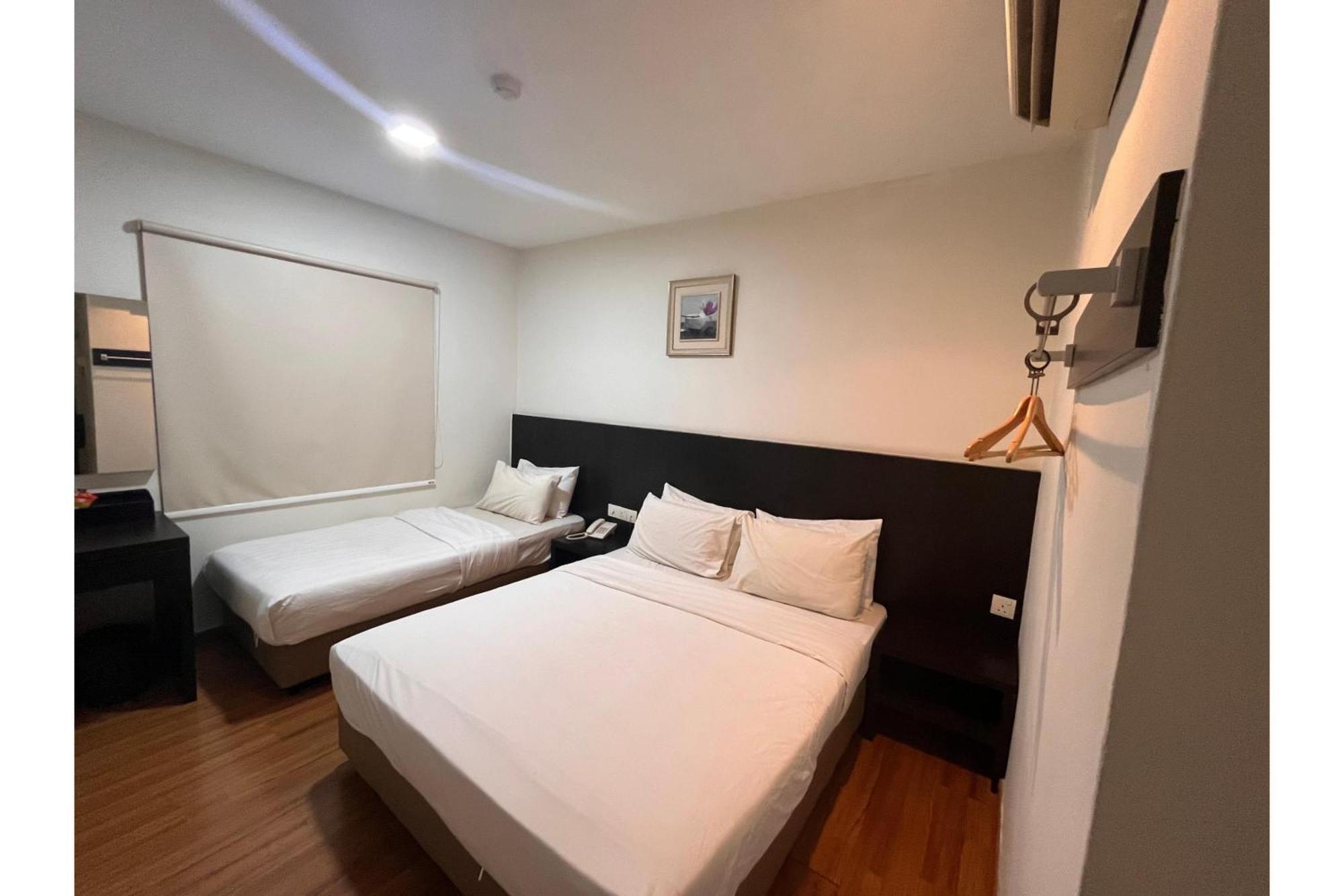 Capital O 91074 Grand World Hotel Джохор-Бару Екстер'єр фото