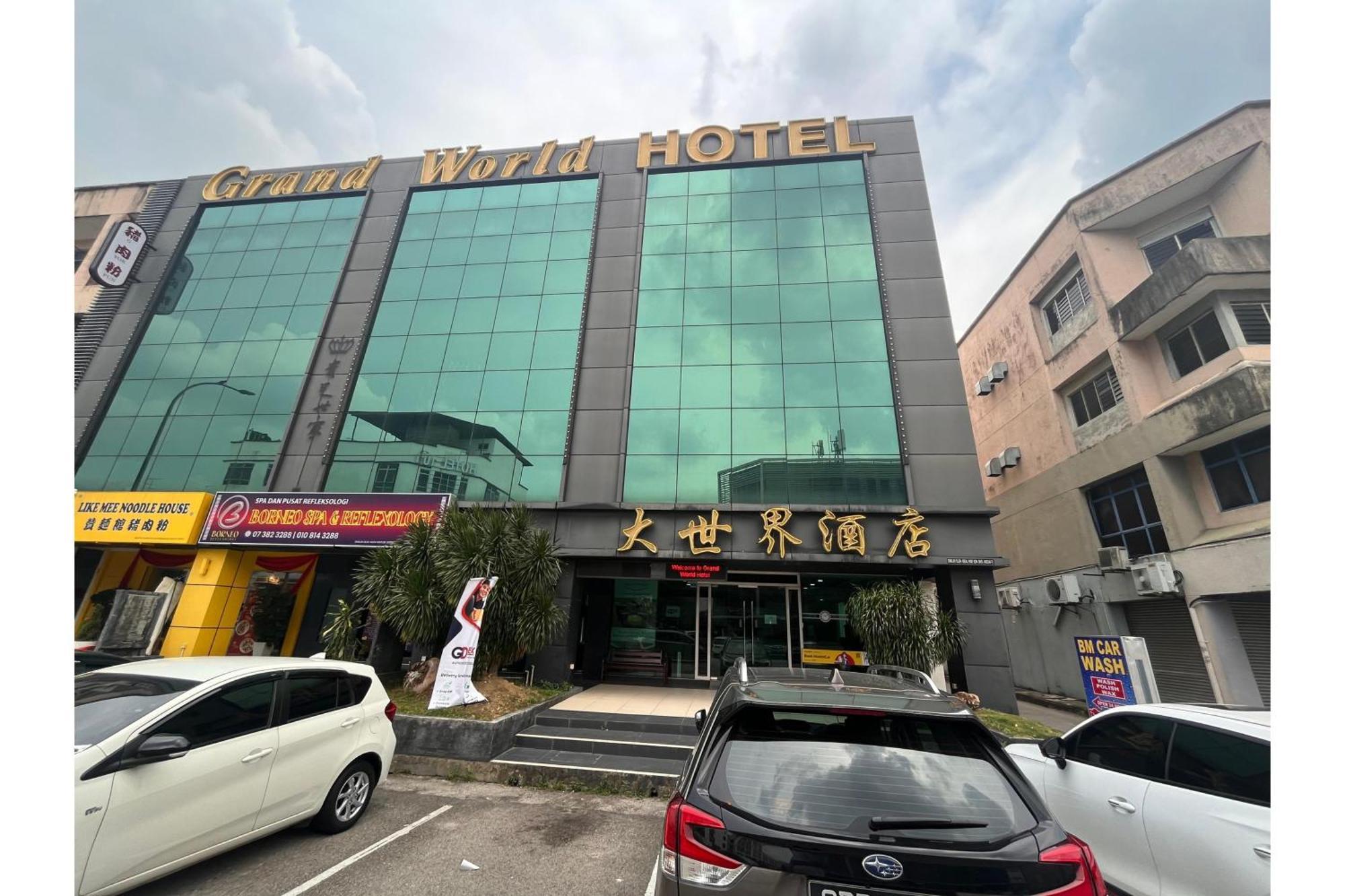 Capital O 91074 Grand World Hotel Джохор-Бару Екстер'єр фото