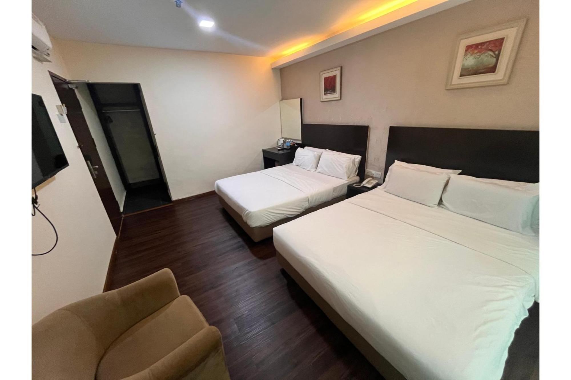 Capital O 91074 Grand World Hotel Джохор-Бару Екстер'єр фото